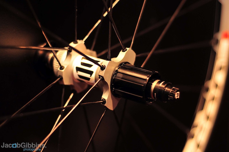 The interesting feature of these wheels is the use of both radial and 1-cross straight pull spokes on both sides, alternating between cross and radial to create the 24 spoke design. The advantage of this is touted as allowing the radial spokes to produce a laterally stiff wheel whilst the less laterally stiff cross spokes take care of coping with and transmitting both braking and pedalling forces. As with the more expensive wheelset, the EUR765 M1700 wheelset offers stainless steel bearings and star drive ratchet as well as a splined Shimano compatible disc mount.