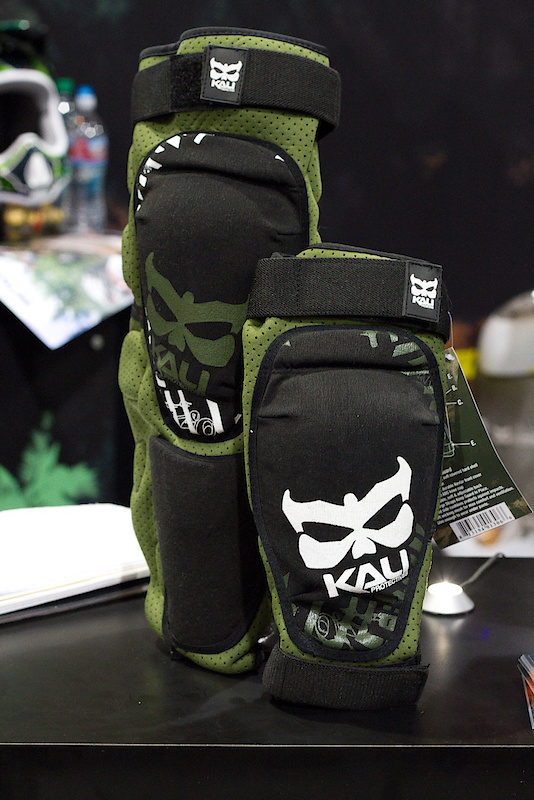 The long fellow on the left is the new Kali Aazis+ which is new for 2011. It will come in two lengths depending on the level of protection that you're looking for, 130 mm or 180 mm, and is built to be soft and comfortable while still offering loads of protection. Four sizes are offered, from small to extra large, and it uses the same ABS knee cup and tear resistant kevlar fabric that the standard Aazis knee-only pads take advantage of.